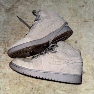 Jordan retro 1 high grey suede